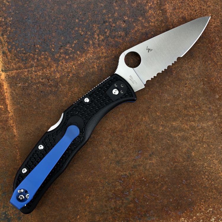 Spyderco Endela Black FRN Thin Blue Line CombinationEdge VG-10 Blue Deep Carry Titanium Clip