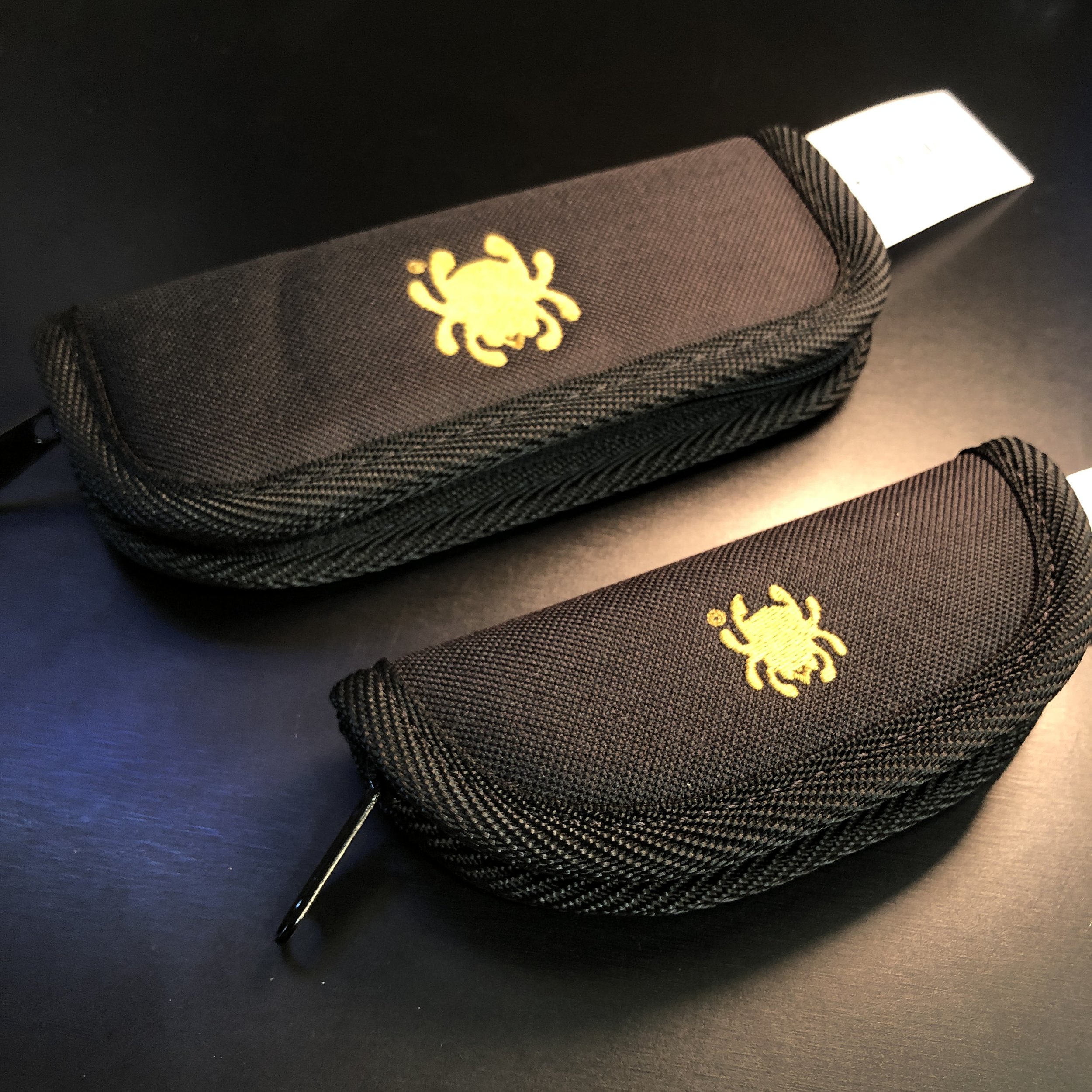 Nylon pouch with online zipper