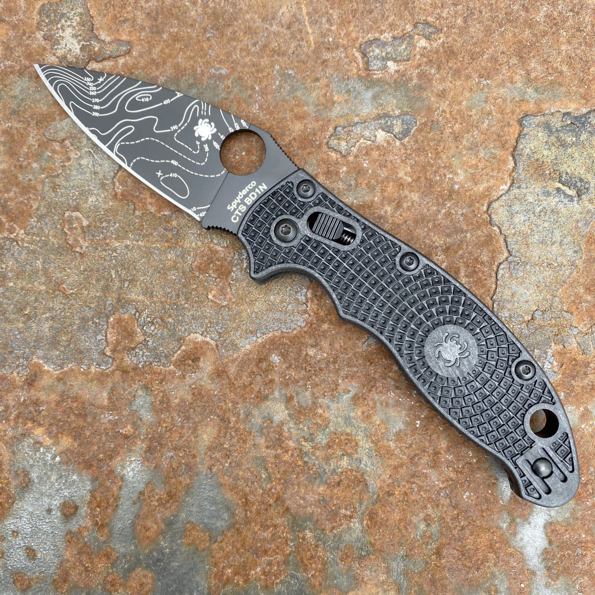 https://www.lynchnw.com/mm5/graphics/00000001/1/SpydercoManix2LWCTSBD1FullTopoKnifeandClip_1200x1200.jpg